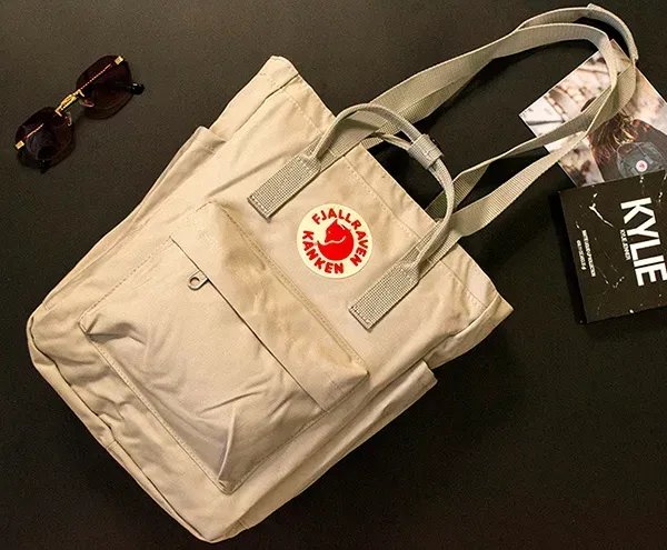 Лаконічний рюкзак-трансформер Fjallraven Kanken 8л (30х25х13 см) – Світло-сірий