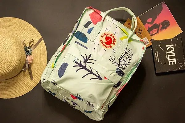 Рюкзак-трансформер Fjallraven Kanken Art 16л (38х28х14 см) – Білий з принтом