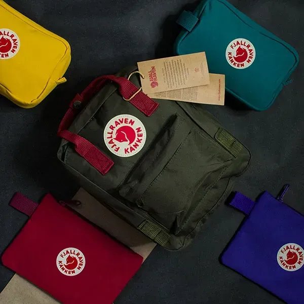 Компактний рюкзак-трансформер Fjallraven Kanken Mini 7л (27х21х10 см) – Хакі з червоними ручками