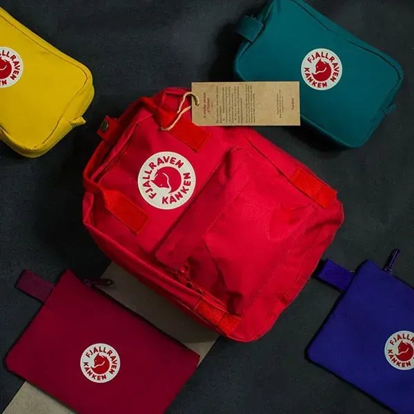 Компактний рюкзак-трансформер Fjallraven Kanken Mini 7л (27х21х10 см) – Кораловий