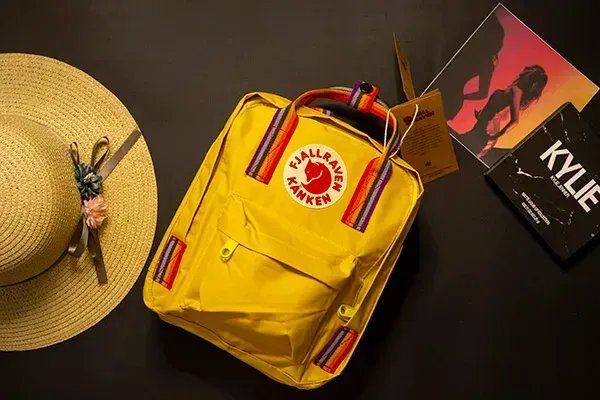 Компактний рюкзак-трансформер Fjallraven Kanken Mini 7л (27х21х10 см) – Жовтий з різнокольоровими ручками