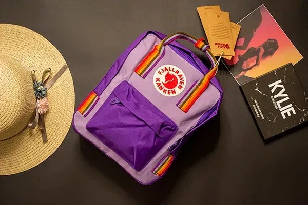 Компактний рюкзак-трансформер Fjallraven Kanken Mini 7л (27х21х10 см) – Бузково-фіолетовий з різнокольоровими ручками